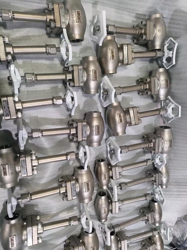 Криогенный шаровой клапан DN25 из нержавеющей стали 304/316 с уплотнением из PTFE и корпусом клапана CF8/CF3 для применения при температурах от -196°C до +80°C